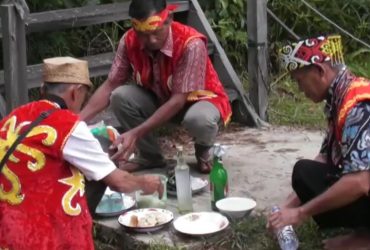 ritual adat dayak