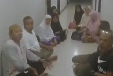 jamaah telantar karena