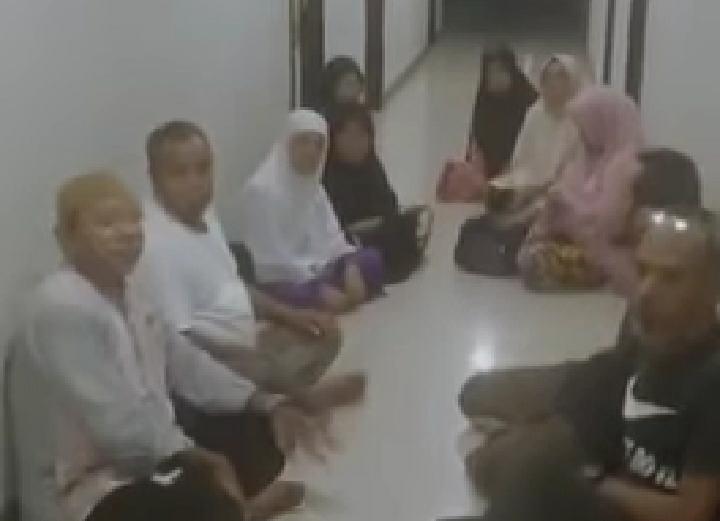 jamaah telantar karena