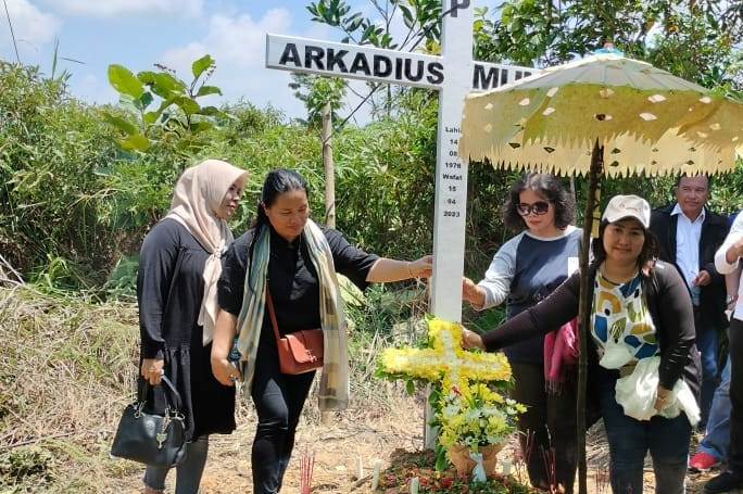 Arkadius Mungpin dimakamkan