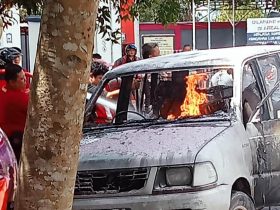 mobil terbakar