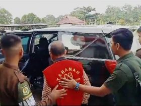 mantan pejabat ditahan