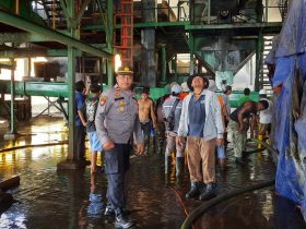 Pabrik Kelapa Sawit PT Gunung Rijuan Sejahtera di kecamatan Mandor kabupaten Landak terbakar, Rabu (17/01/2024). (Foto/ Polres Landak).