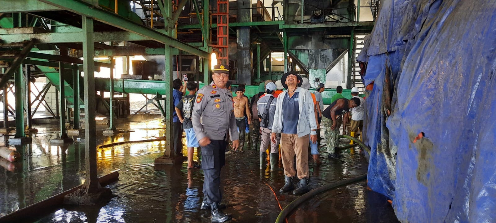 Pabrik Kelapa Sawit PT Gunung Rijuan Sejahtera di kecamatan Mandor kabupaten Landak terbakar, Rabu (17/01/2024). (Foto/ Polres Landak).